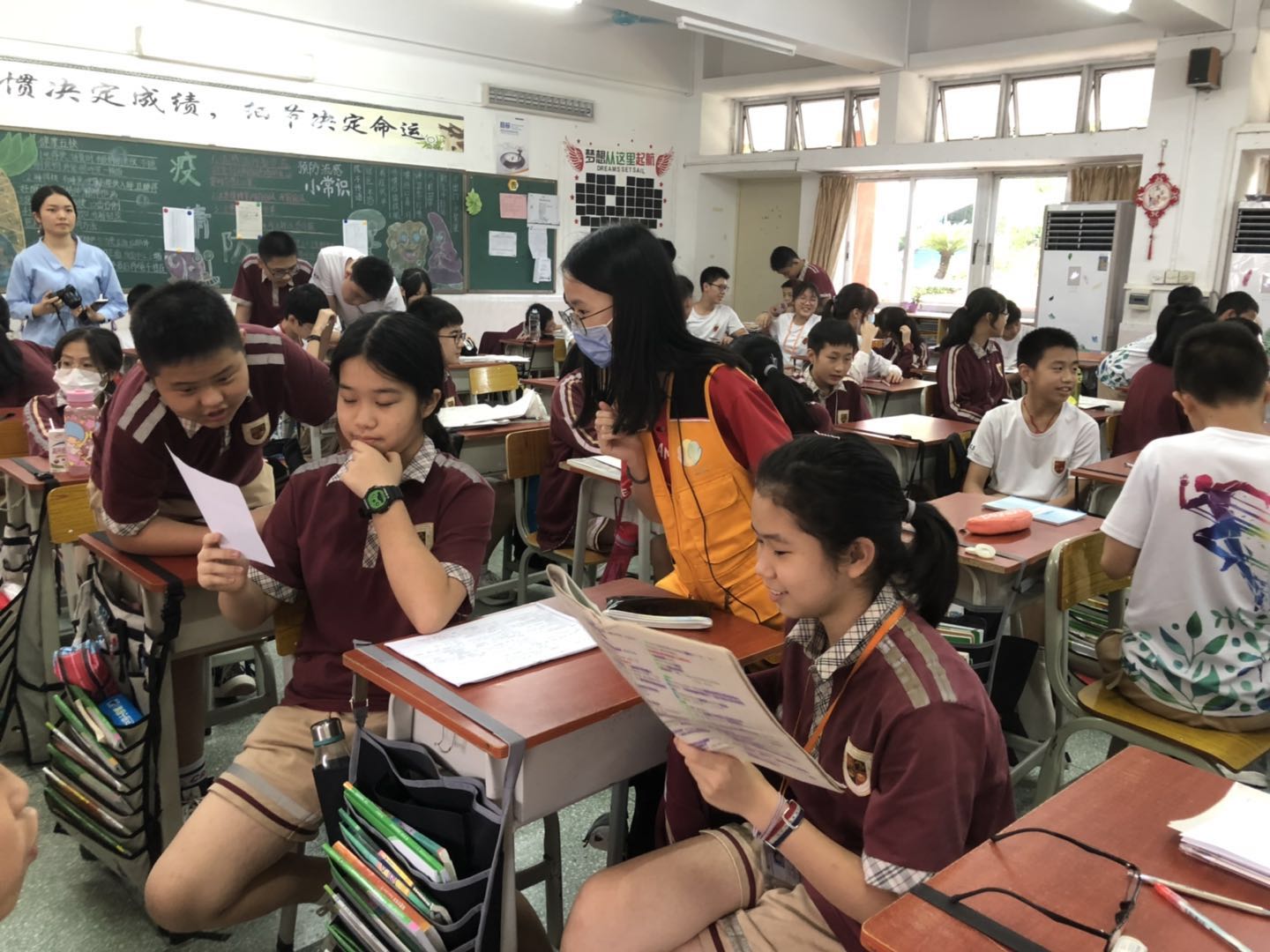 组员讨论.jpg